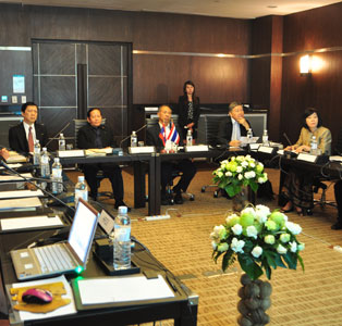 โครงการหลวง และ สวพส. จัดประชุมโครงการความร่วมมือทางวิชาการไทย-ลาว ประจำปี 2556